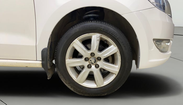 2014 Skoda Rapid AMBITION 1.6 MPI MT, Petrol, Manual, 39,036 km, Right Front Wheel