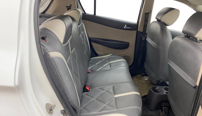 2013 Hyundai i20 MAGNA 1.2, Petrol, Manual, 86,390 km, Right Side Rear Door Cabin