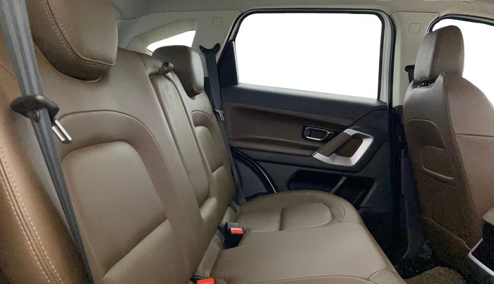 2022 Tata Harrier XZA SUROOF 2.0L DUAL TONE, Diesel, Automatic, 59,452 km, Right Side Rear Door Cabin