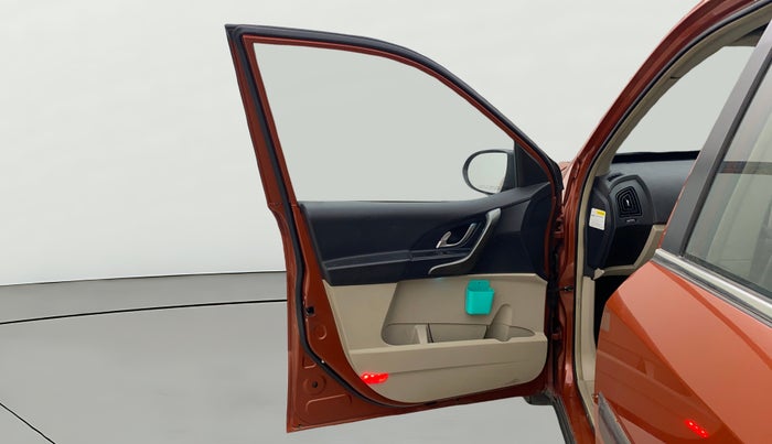 2016 Mahindra XUV500 W10 AWD AT, Diesel, Automatic, 73,395 km, LHS Front Door