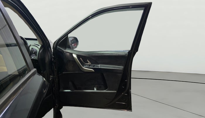 2019 Mahindra XUV500 W7, Diesel, Manual, 1,03,090 km, RHS Front Door