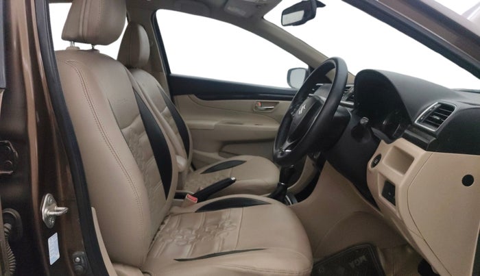 2016 Maruti Ciaz ZXI+ AT, Petrol, Automatic, 84,709 km, Right Side Front Door Cabin