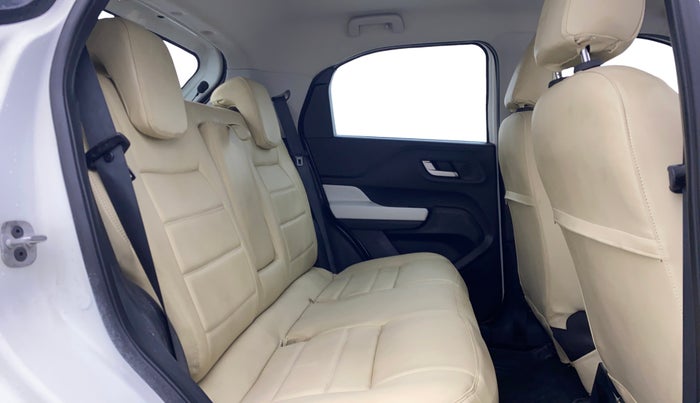 2023 Tata PUNCH CREATIVE AMT 1.2 RTN DUAL TONE, Petrol, Automatic, 20,197 km, Right Side Rear Door Cabin