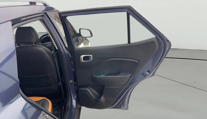 2021 Hyundai VENUE SX 1.5 CRDI, Diesel, Manual, 1,05,889 km, RHS Rear Door