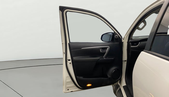 2024 Toyota Fortuner 4X2 MT 2.7 PETROL, Petrol, Manual, 22,651 km, LHS Front Door