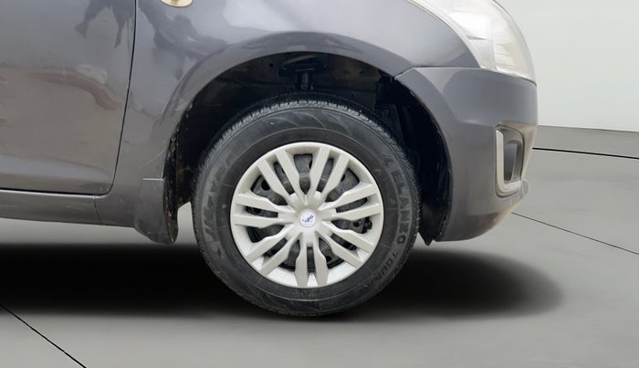 2016 Maruti Swift LXI (O), Petrol, Manual, 23,163 km, Right Front Wheel