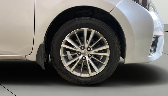 2015 Toyota Corolla Altis VL CVT PETROL, Petrol, Automatic, 1,38,199 km, Right Front Wheel