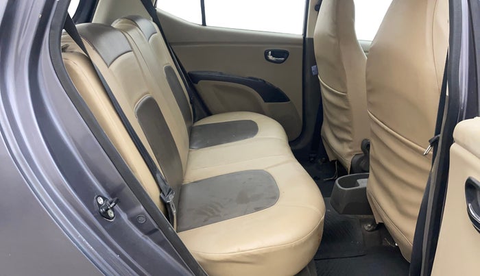 2015 Hyundai i10 SPORTZ 1.1, Petrol, Manual, 82,983 km, Right Side Rear Door Cabin