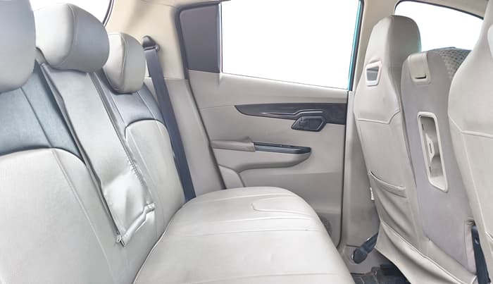 2016 Mahindra Kuv100 K6 PLUS 6 STR, Petrol, Manual, 30,379 km, Right Side Rear Door Cabin