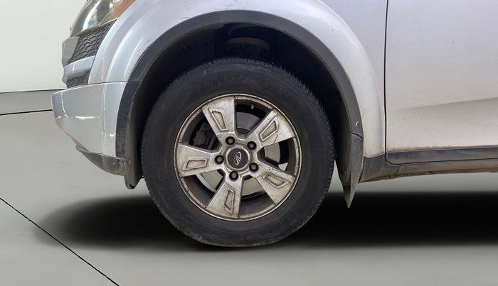 2014 Mahindra XUV500 W8, Diesel, Manual, 1,41,065 km, Left Front Wheel