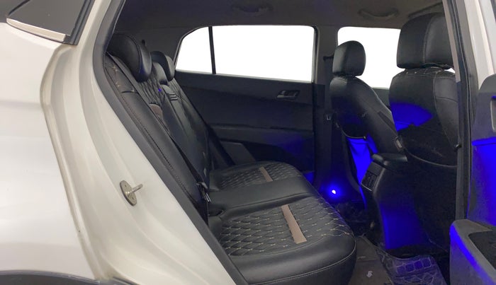 2017 Hyundai Creta SX PLUS 1.6 PETROL, Petrol, Manual, 67,686 km, Right Side Rear Door Cabin