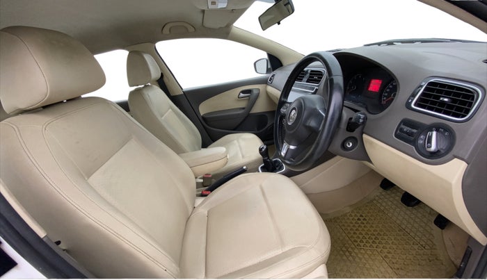 2013 Volkswagen Vento HIGHLINE 1.6 MPI, Petrol, Manual, 69,541 km, Right Side Front Door Cabin