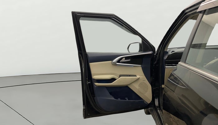 2022 KIA CARENS LUXURY PLUS 1.4 PETROL DCT 7 STR, Petrol, Automatic, 82,165 km, LHS Front Door