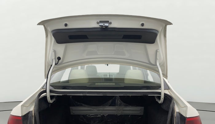 2015 Volkswagen Vento HIGHLINE 1.6 MPI, Petrol, Manual, 57,355 km, Boot Door Open