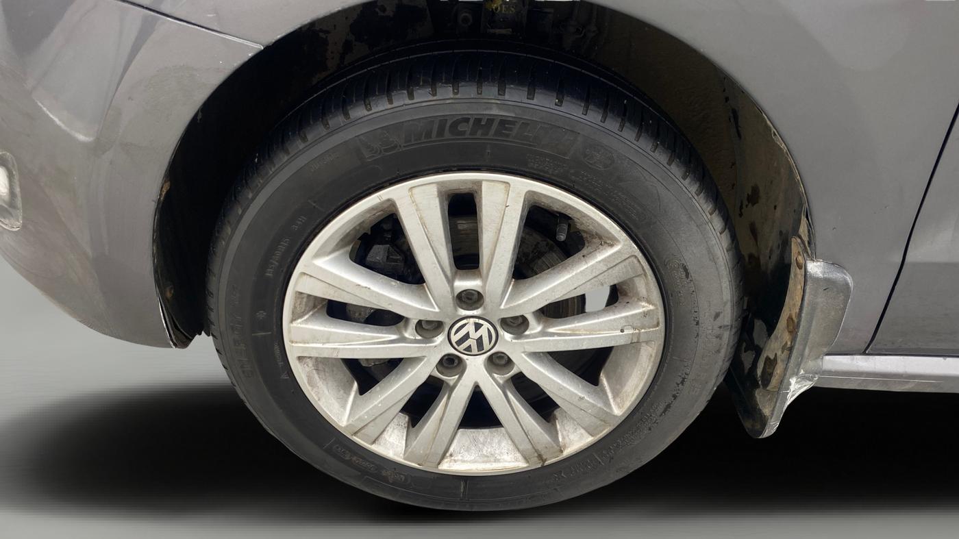 2014 Volkswagen Polo HIGHLINE1.2L, Petrol, Manual, 49,935 km, Left Front Wheel