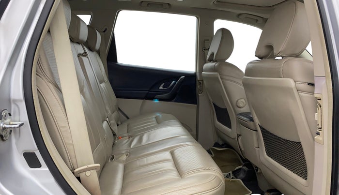 2016 Mahindra XUV500 W10 1.99, Diesel, Manual, 53,060 km, Right Side Rear Door Cabin