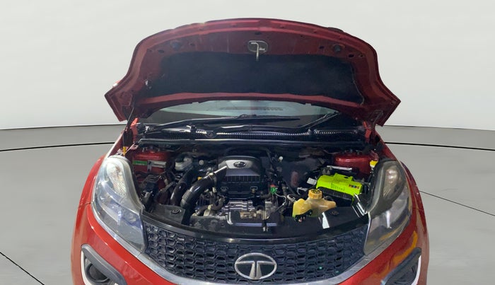 2018 Tata NEXON XM PETROL, Petrol, Manual, 1,29,921 km, Open Bonet