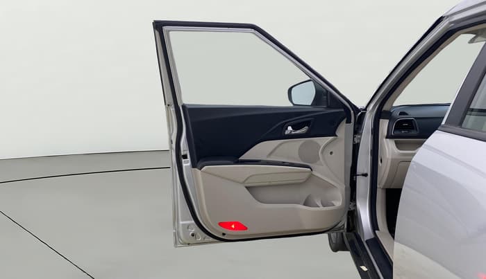 2020 Mahindra XUV300 W8 (O) 1.5 DIESEL, Diesel, Manual, 1,14,378 km, LHS Front Door