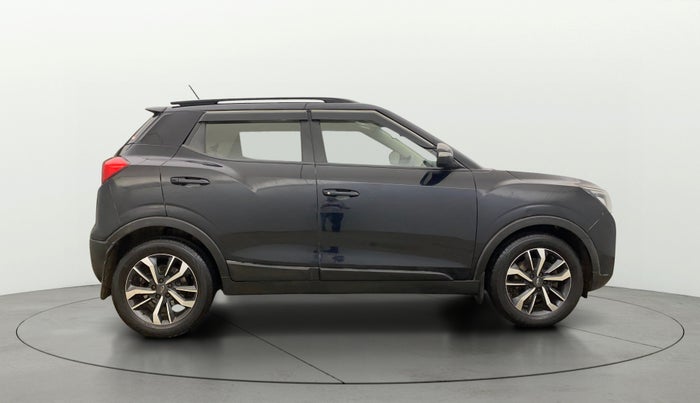 2020 Mahindra XUV300 W8 (O) 1.2 PETROL, Petrol, Manual, 1,04,286 km, Right Side View