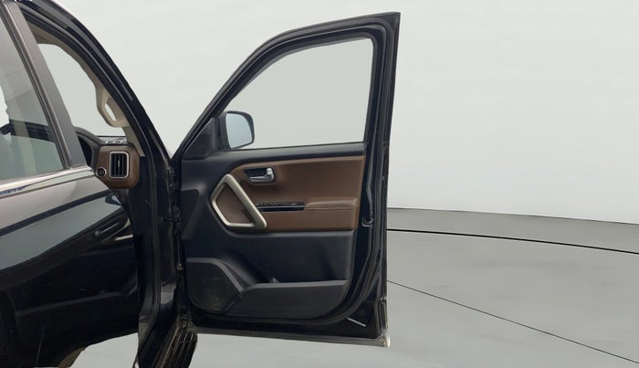 2022 Mahindra SCORPIO-N Z8 L PETROL AT 7 STR, Petrol, Automatic, 37,579 km, RHS Front Door