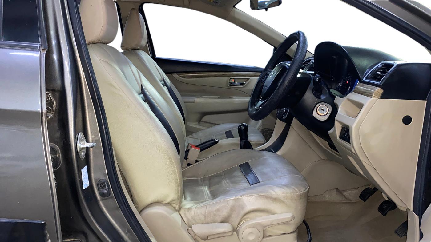 2019 Maruti Ciaz DELTA 1.5 SHVS MT PETROL, Petrol, Manual, 43,958 km, Right Side Front Door Cabin