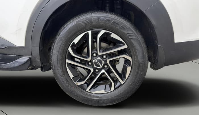 2022 KIA CARENS PRESTIGE PLUS 1.4 PETROL 7 STR, Petrol, Manual, 89,233 km, Left Rear Wheel