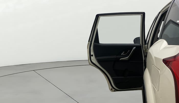 2020 Mahindra XUV500 W7, Diesel, Manual, 44,835 km, LHS Rear Door