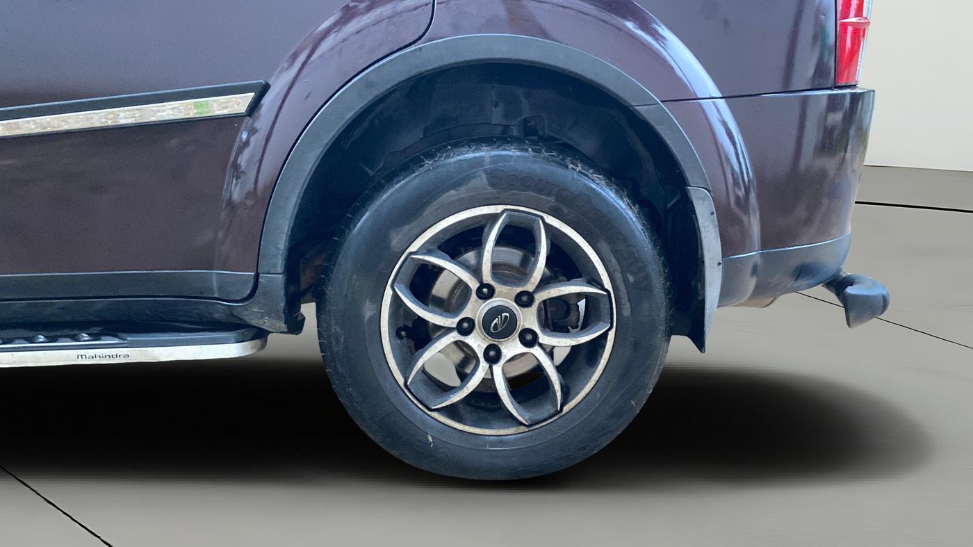 2016 Mahindra XUV500 W6, Diesel, Manual, 69,007 km, Left Rear Wheel