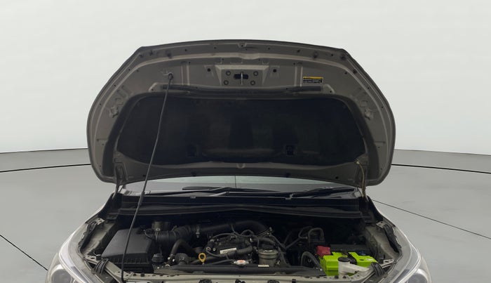 2022 Toyota Innova Crysta 2.7 ZX AT 7 STR, Petrol, Automatic, 32,464 km, Open Bonet