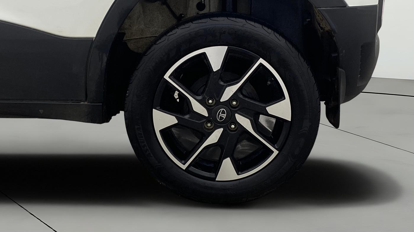 2024 Tata PUNCH ACCOMPLISHED DAZZLE SUNROOF CNG MT, CNG, Manual, 26,504 km, Left Rear Wheel