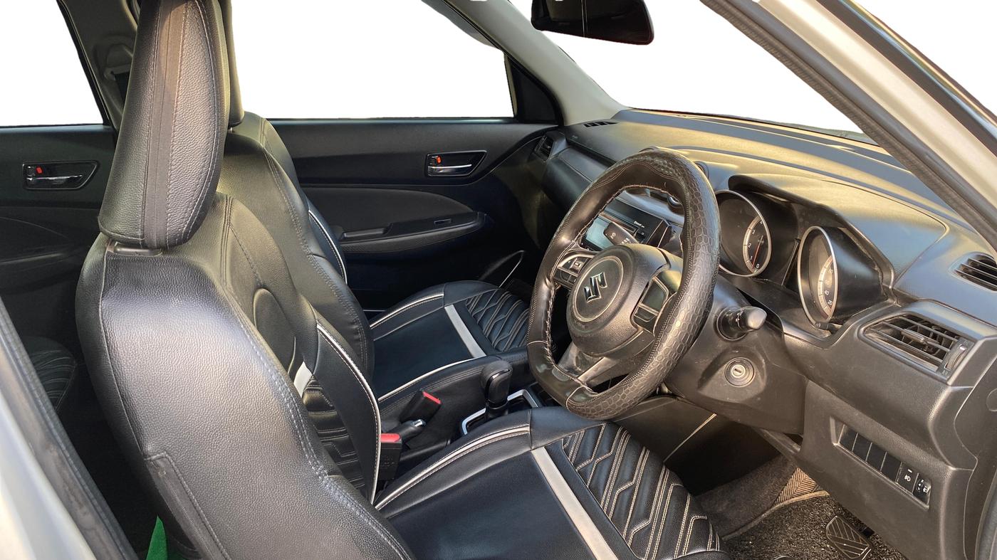 2020 Maruti Swift VXI AMT, Petrol, Automatic, 72,263 km, Right Side Front Door Cabin