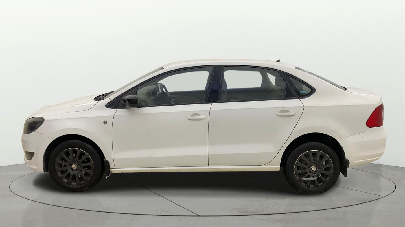 2014 Skoda Rapid 1.5 TDI CR ELEGANCE PLUS AT, Diesel, Automatic, 81,573 km, Left Side
