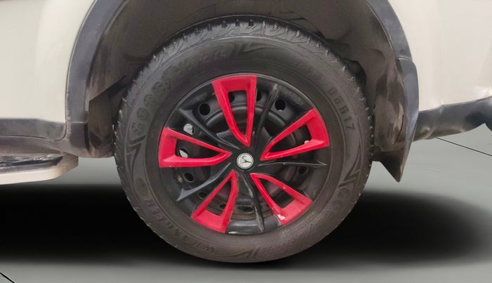 2015 Mahindra XUV500 W8, Diesel, Manual, 1,14,318 km, Left Rear Wheel