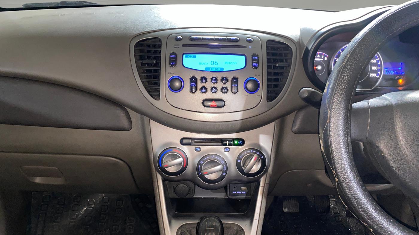 2015 Hyundai i10 SPORTZ 1.1, Petrol, Manual, 62,966 km, Air Conditioner