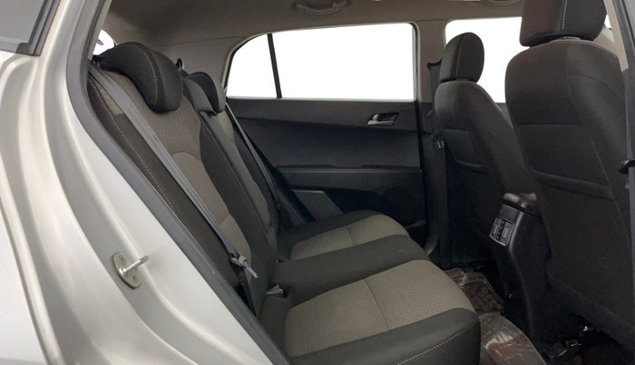 2016 Hyundai Creta SX PLUS 1.6 PETROL, Petrol, Manual, 63,878 km, Right Side Rear Door Cabin