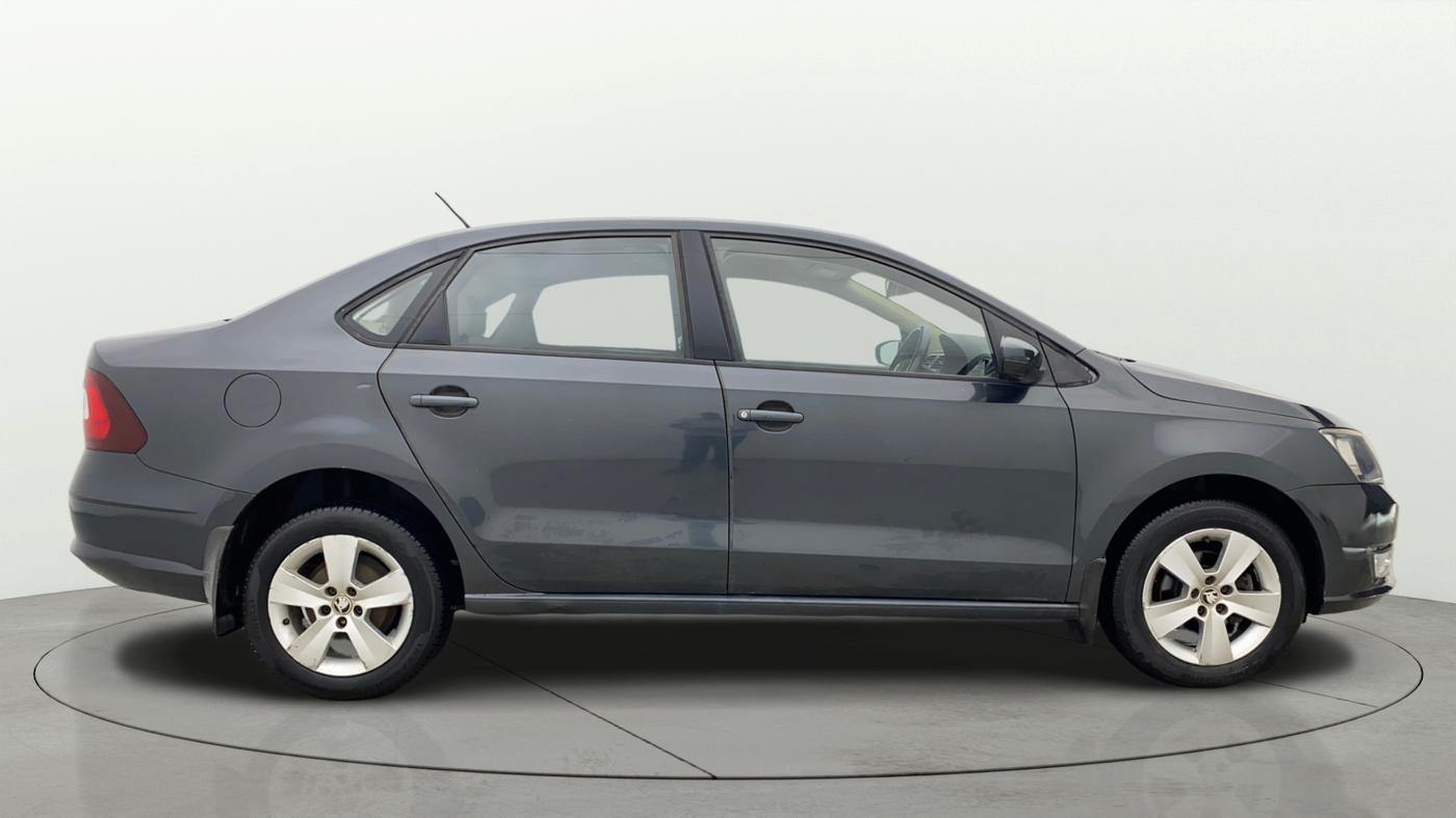 2017 Skoda Rapid AMBITION 1.6 MPI MT, Petrol, Manual, 34,644 km, Right Side View
