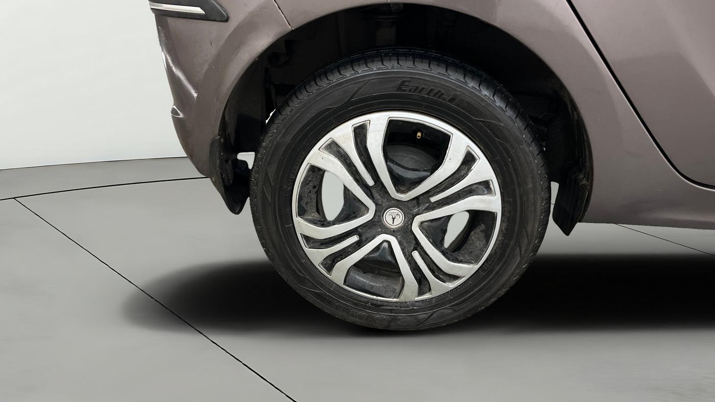 2018 Tata Tiago XZ PETROL, Petrol, Manual, 17,857 km, Right Rear Wheel