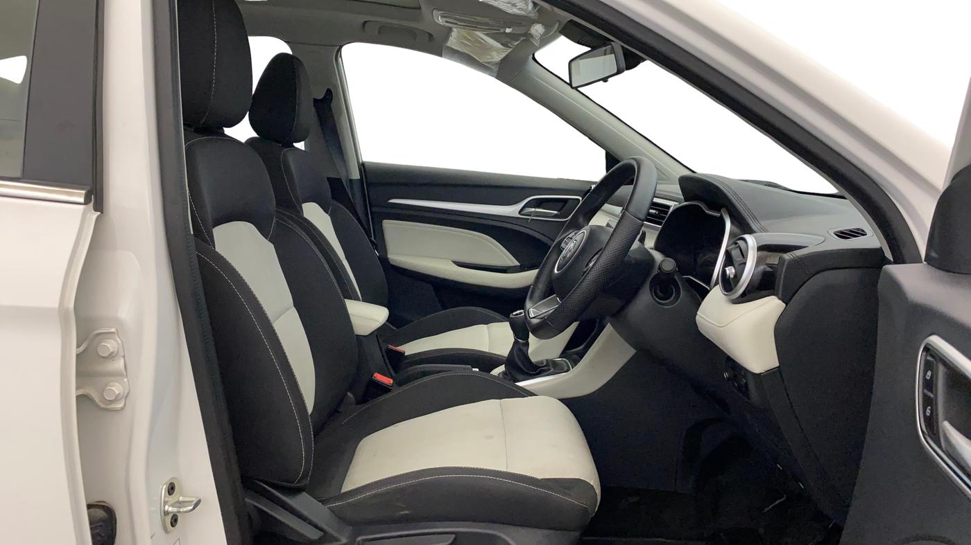 2024 MG ASTOR Select 1.5 MT (Ivory), Petrol, Manual, 11,319 km, Right Side Front Door Cabin