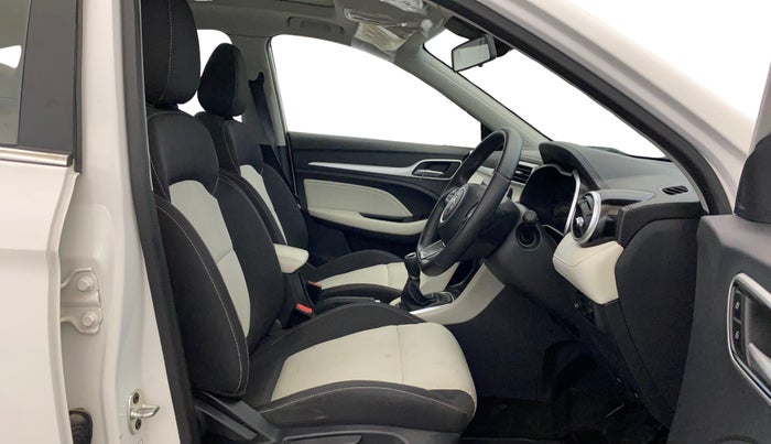 2024 MG ASTOR Select 1.5 MT (Ivory), Petrol, Manual, 11,319 km, Right Side Front Door Cabin