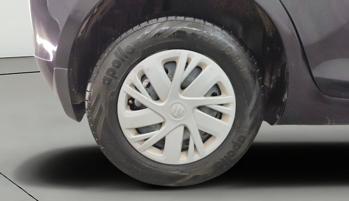 2015 Maruti Swift VXI, Petrol, Manual, 68,004 km, Right Rear Wheel
