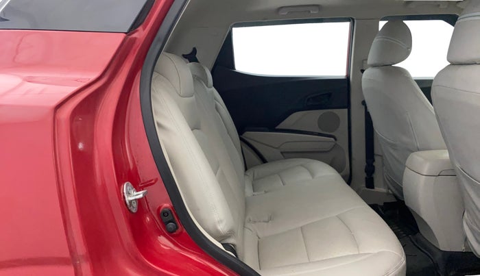 2021 Mahindra XUV300 W6 1.2 PETROL AMT, Petrol, Automatic, 17,711 km, Right Side Rear Door Cabin