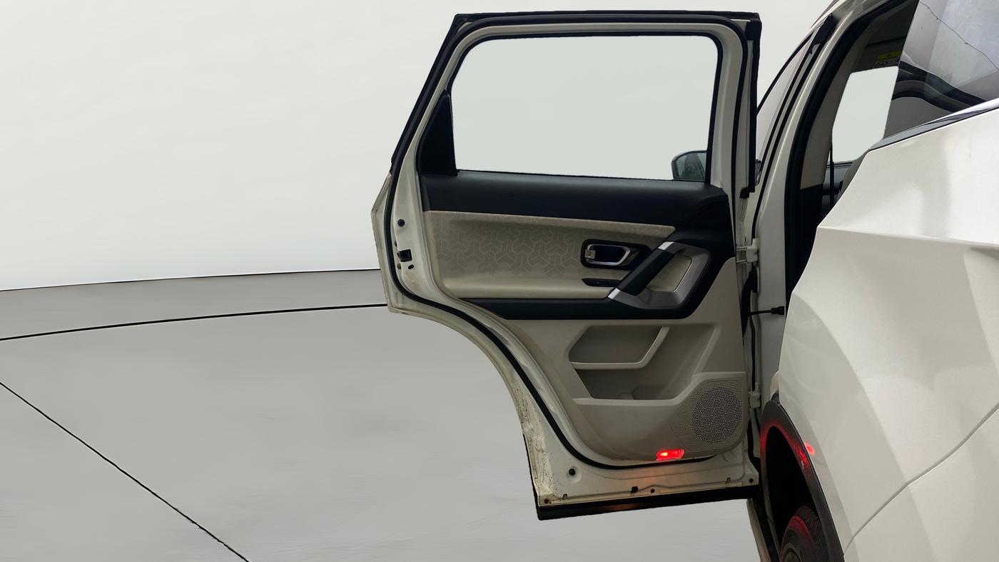 2023 Tata Safari XZA PLUS O 6STR, Diesel, Automatic, 1,11,940 km, LHS Rear Door