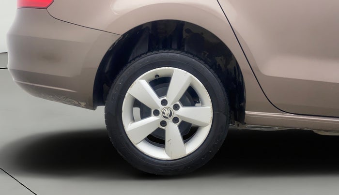 2014 Skoda Rapid 1.5 TDI CR ELEGANCE AT, Diesel, Automatic, 83,103 km, Right Rear Wheel