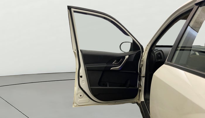 2019 Mahindra XUV500 W7 AT, Diesel, Automatic, 60,037 km, LHS Front Door