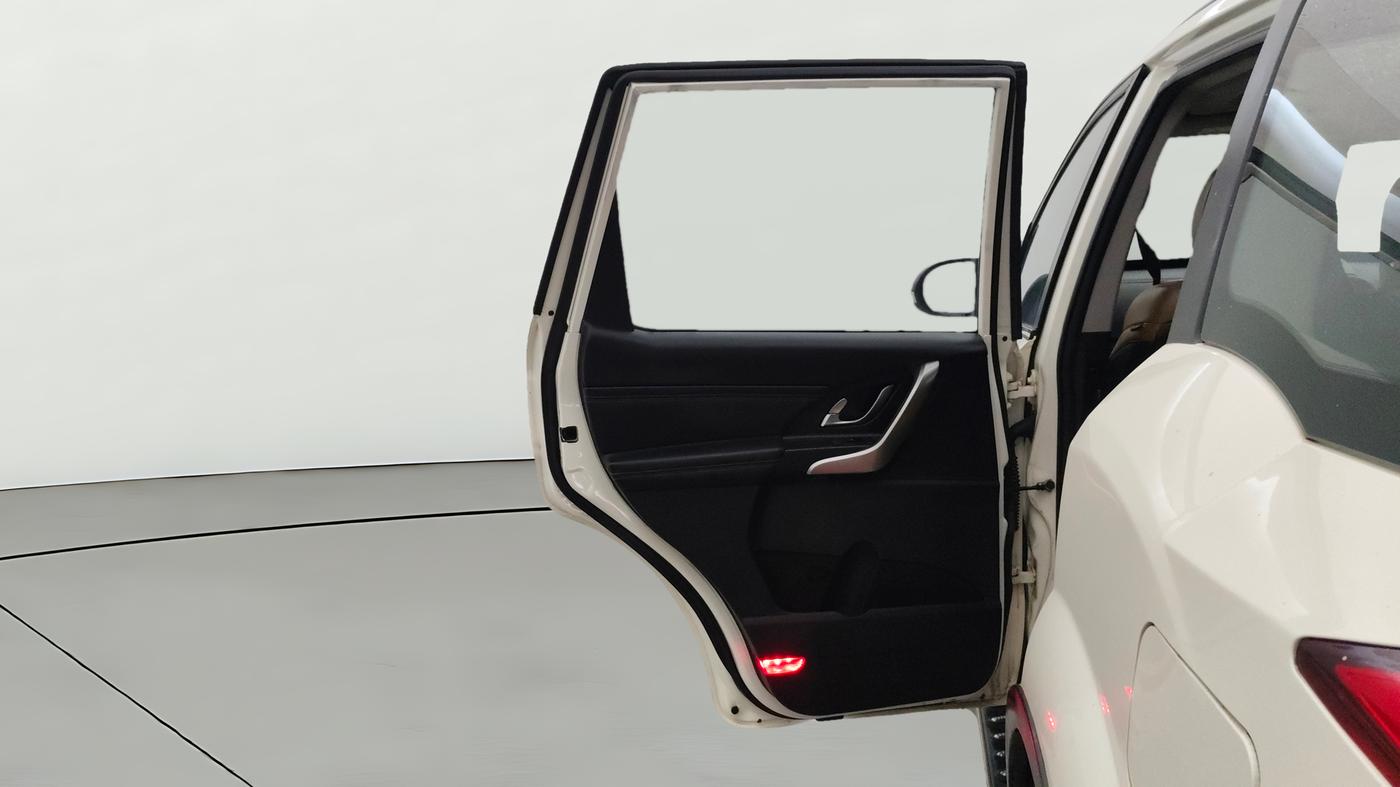 2021 Mahindra XUV500 W11 AT, Diesel, Automatic, 64,516 km, LHS Rear Door