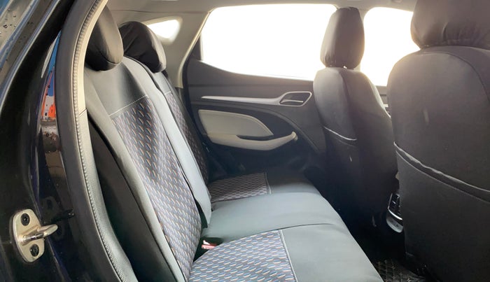 2023 MG ASTOR SUPER 1.5 MT, Petrol, Manual, 81,227 km, Right Side Rear Door Cabin