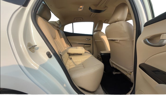 2018 Toyota YARIS G CVT, Petrol, Automatic, 76,889 km, Right Side Rear Door Cabin