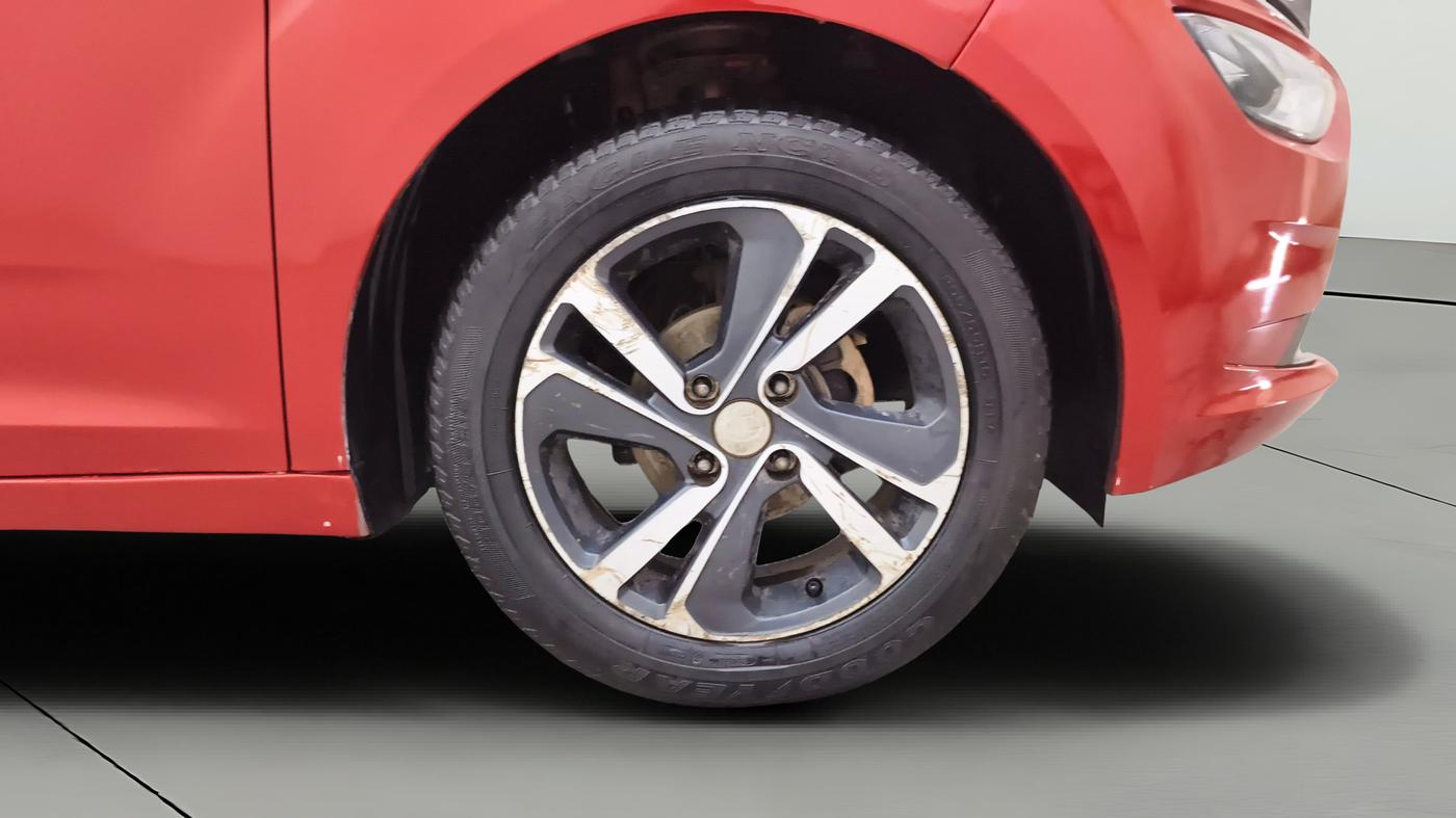 2022 Tata ALTROZ XZ PETROL, Petrol, Manual, 1,03,938 km, Right Front Wheel