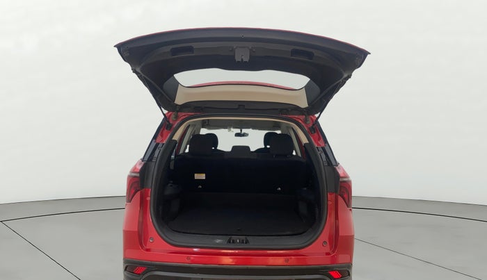 2022 Mahindra XUV700 MX P MT 5 STR, Petrol, Manual, 29,161 km, Boot Door Open