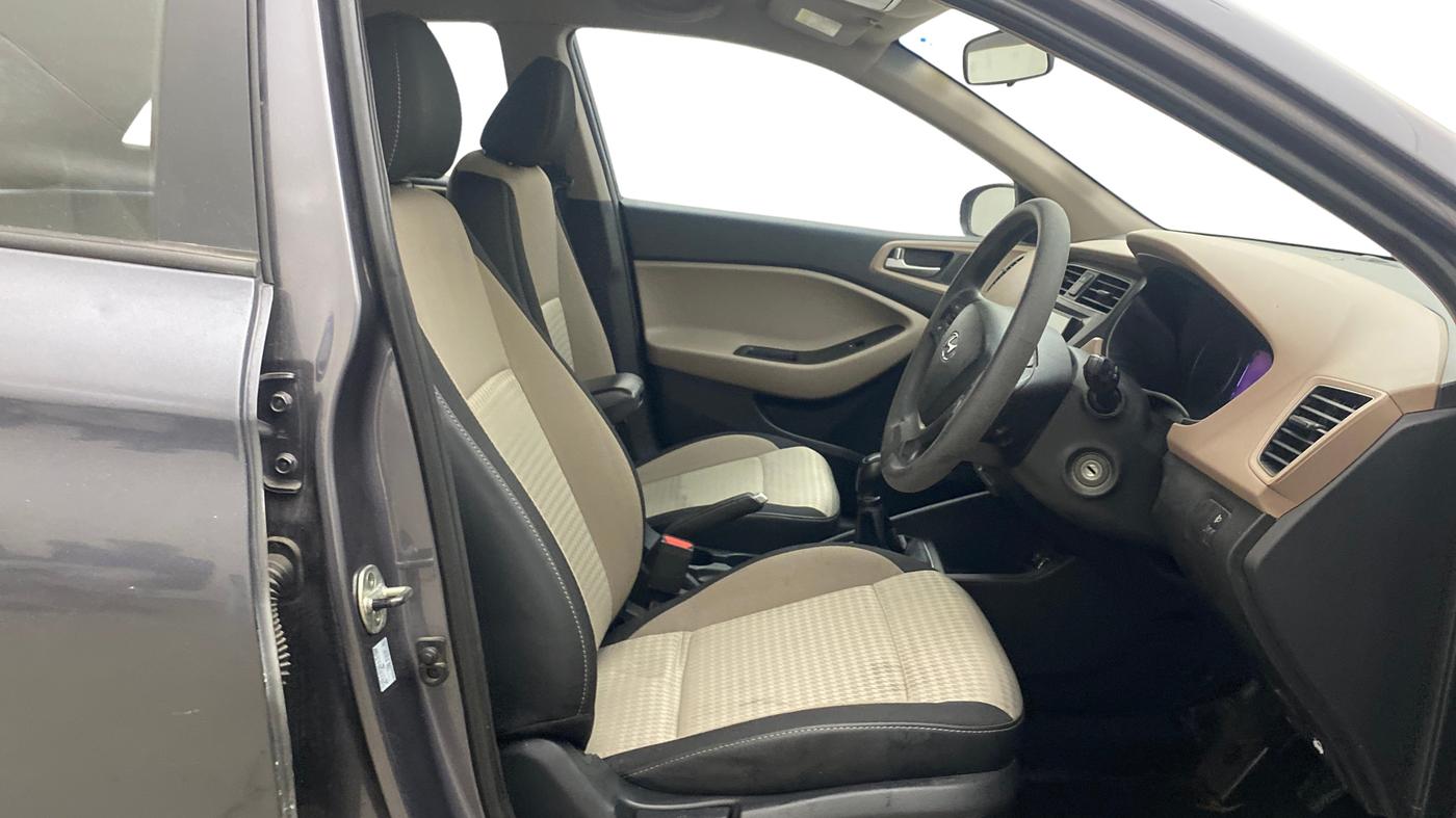 2020 Hyundai Elite i20 MAGNA PLUS 1.2, Petrol, Manual, 83,146 km, Right Side Front Door Cabin